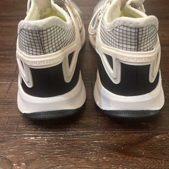 THE NORTH FACE WOMEN'S OXEYE TECH TNF WHITE / TNF BLACK Size 8 NWOB - Picture 6 of 10